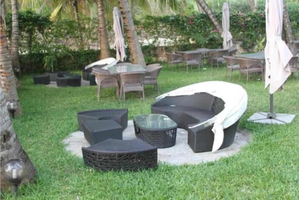 Cowrie Beach Haven Studio Lägenhet Mombasa Exteriör bild