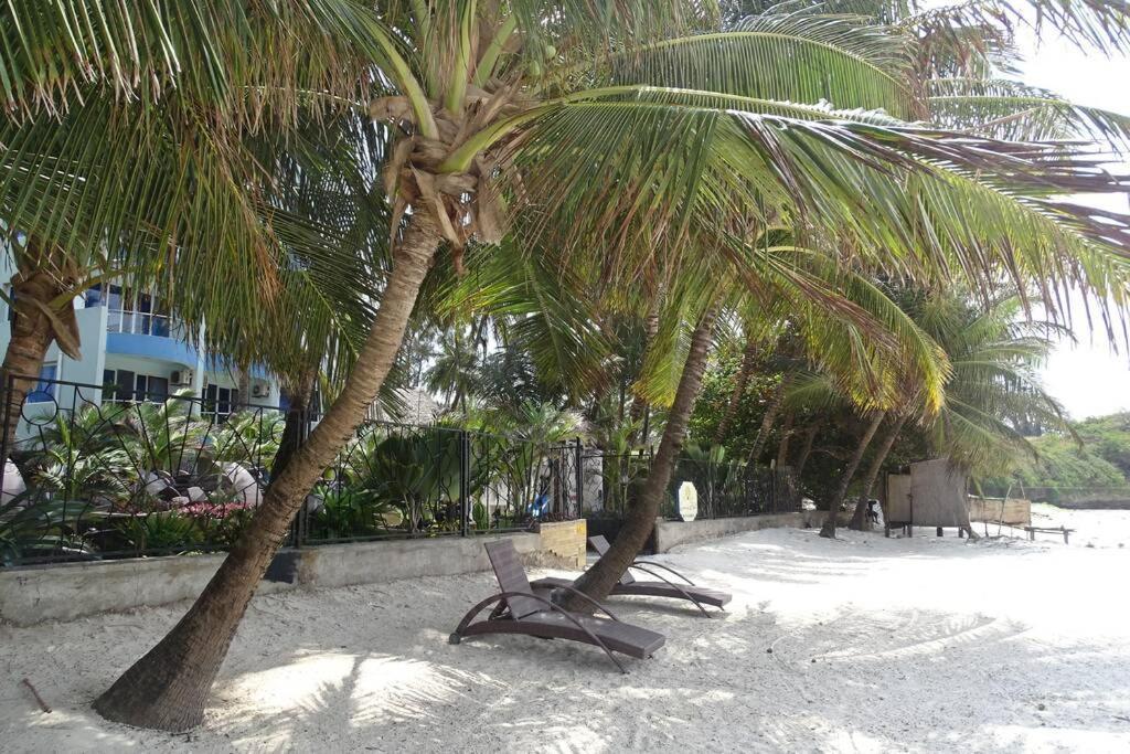 Cowrie Beach Haven Studio Lägenhet Mombasa Exteriör bild