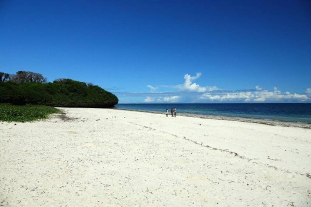 Cowrie Beach Haven Studio Lägenhet Mombasa Exteriör bild