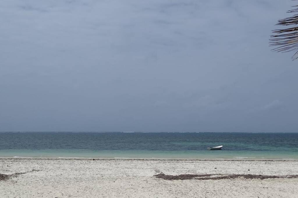Cowrie Beach Haven Studio Lägenhet Mombasa Exteriör bild